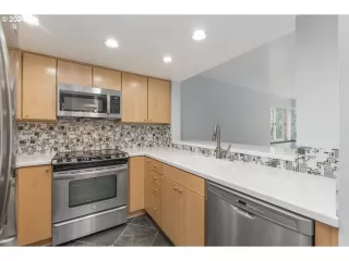 Photo #6: 24075445 Listing