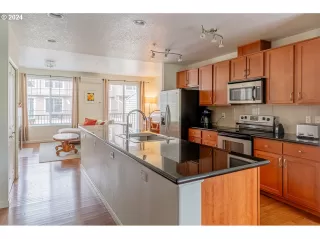 Photo #4: 24075839 Listing