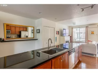 Photo #6: 24075839 Listing