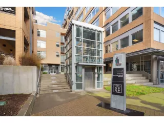 Photo #3: 24076210 Listing