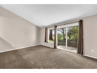 More Details about MLS # 24076520 : 5719 NE HAZEL DELL AVE E