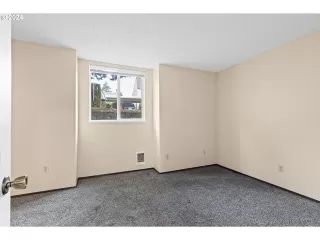 Photo #1: 24076717 Listing