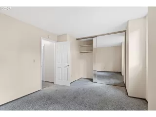 Photo #2: 24076717 Listing