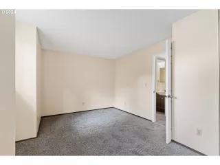 Photo #3: 24076717 Listing