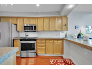 Photo #1: 24077347 Listing 