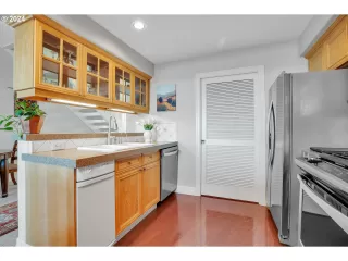 Photo #2: 24077347 Listing 