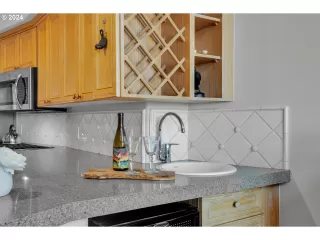 Photo #5: 24077347 Listing 