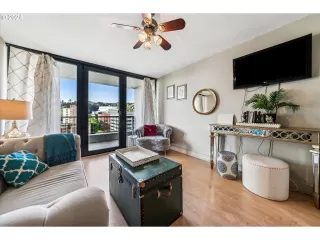 Photo #2: 24077597 Listing 