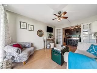 Photo #4: 24077597 Listing 