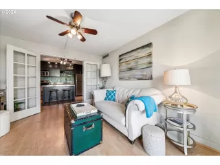 Photo #5: 24077597 Listing 