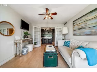 Photo #6: 24077597 Listing 