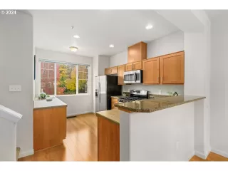 Photo #3: 24078029 Listing 