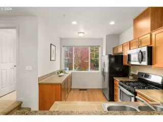 Photo #4: 24078029 Listing 