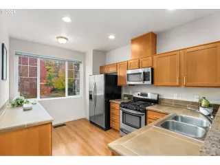 Photo #5: 24078029 Listing 