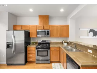 Photo #6: 24078029 Listing 