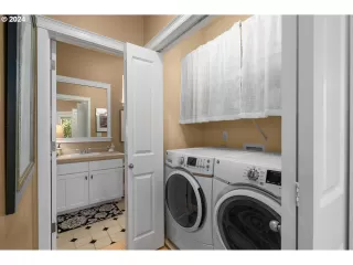 Photo #2: 24078192 Listing