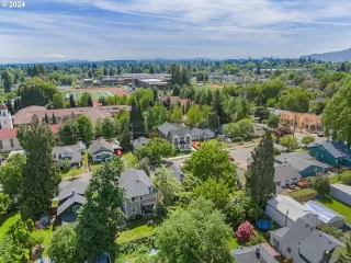 Photo #3: 24078431 Listing