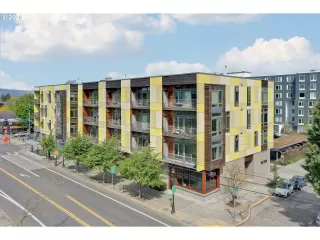 Photo #4: 24078559 Listing