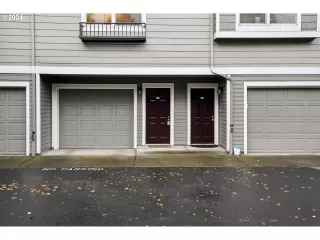 Photo #4: 24078777 Listing