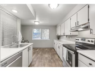 Photo #2: 24079491 Listing