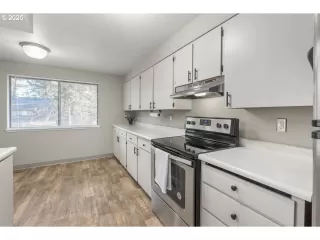 Photo #3: 24079491 Listing