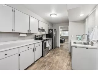 Photo #5: 24079491 Listing