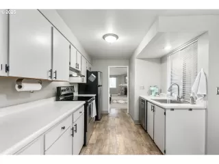 Photo #6: 24079491 Listing