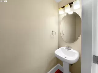 Photo #2: 24079583 Listing 