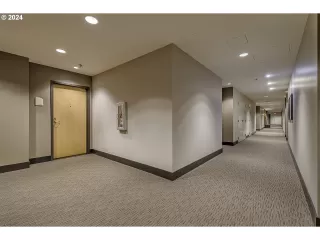 Photo #5: 24079623 Listing 