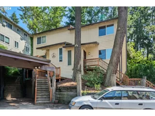 Photo #1: 24079901 Listing