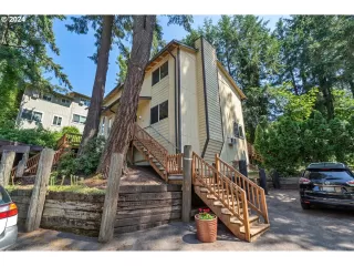 Photo #4: 24079901 Listing