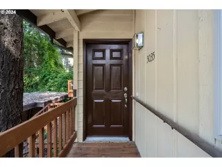 Photo #5: 24079901 Listing