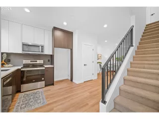 Photo #5: 24080194 Listing