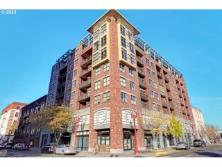 More Details about MLS # 24080927 : 411 NW FLANDERS ST 401