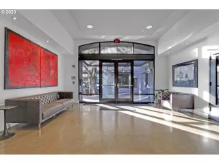 Photo #2: 24080927 Listing