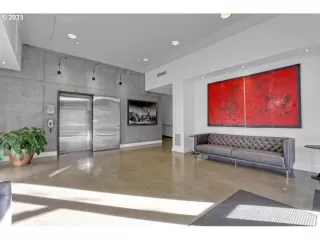 Photo #4: 24080927 Listing