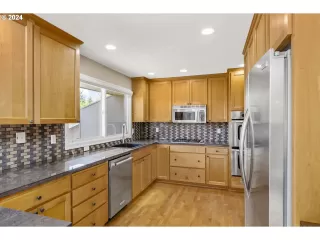 Photo #6: 24081416 Listing 