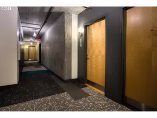 Photo #2: 24081535 Listing