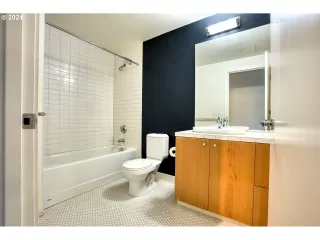 Photo #4: 24081535 Listing