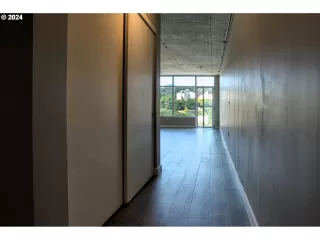 Photo #5: 24081535 Listing