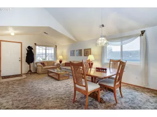 Photo #4: 24081746 Listing