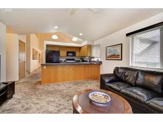 Photo #5: 24081746 Listing