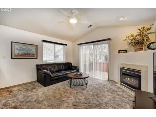 Photo #6: 24081746 Listing