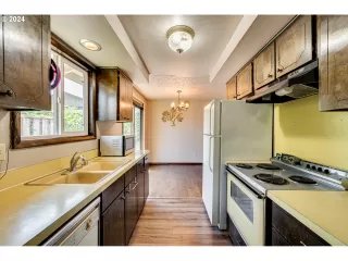 Photo #3: 24081909 Listing