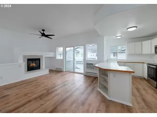 Photo #4: 24083062 Listing 
