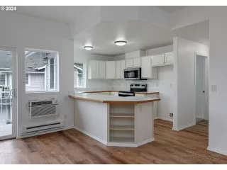 Photo #5: 24083062 Listing 