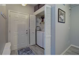 Photo #4: 24083519 Listing