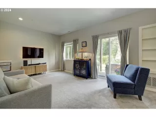 Photo #5: 24083519 Listing