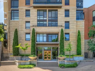 Photo #6: 24084021 Listing