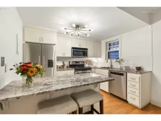 Photo #6: 24085041 Listing 